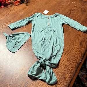 Gown with tie bottom and bonnet